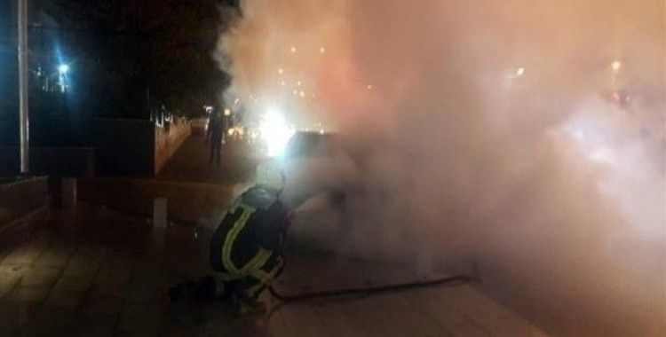Beyoğlu'nda evler alev alev yandı, 3 kişi etkilendi
