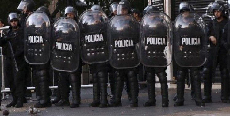 Arjantin'de kolluk kuvvetlerine 'vur yetkisi'