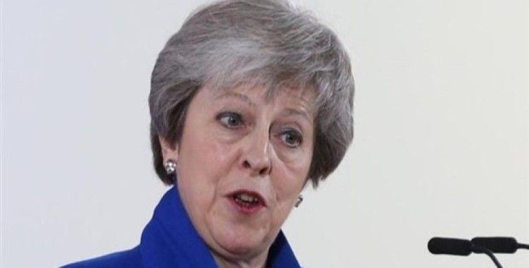 Theresa May'e Brexit oylaması öncesi Parlamento'dan darbe