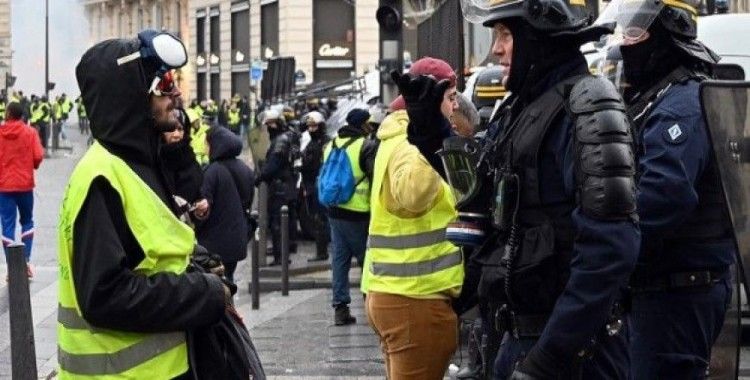 Fransa'da polis sendikasından sarı yeleklilere destek