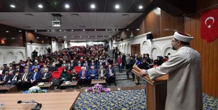 Diyanet İşleri Başkanı Erbaş, üniversitelilerle bir araya geldi