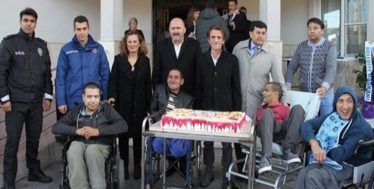 Başkan Ertürk engellileri ziyaret etti