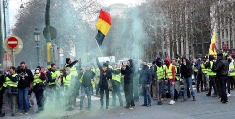 Belçika'da 'sarı yelekliler' hükümete geri adım attırdı