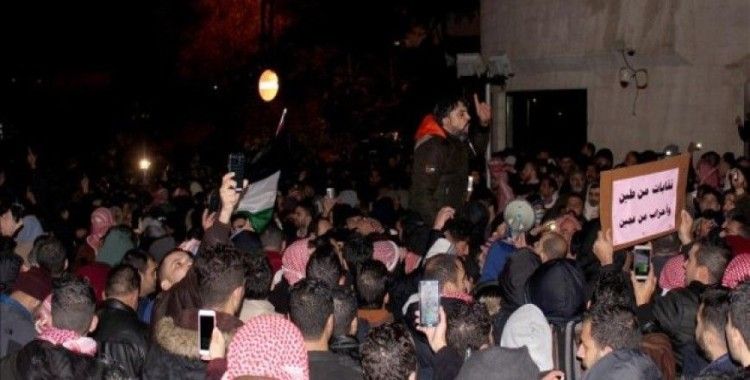Ürdün'de göstericiler hükümetin istifasını istiyor