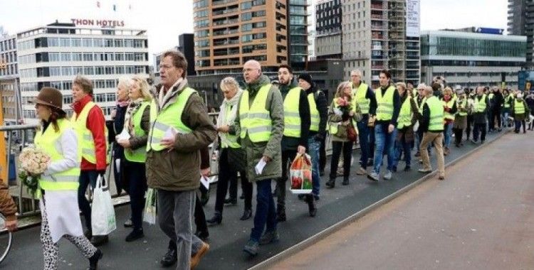 Hollanda'da 'sarı yelekliler' protestosu