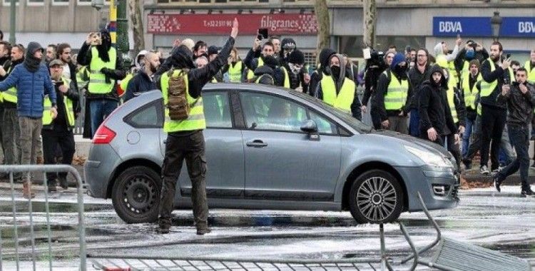 Belçika'da 'sarı yelekliler'in protestosu başladı