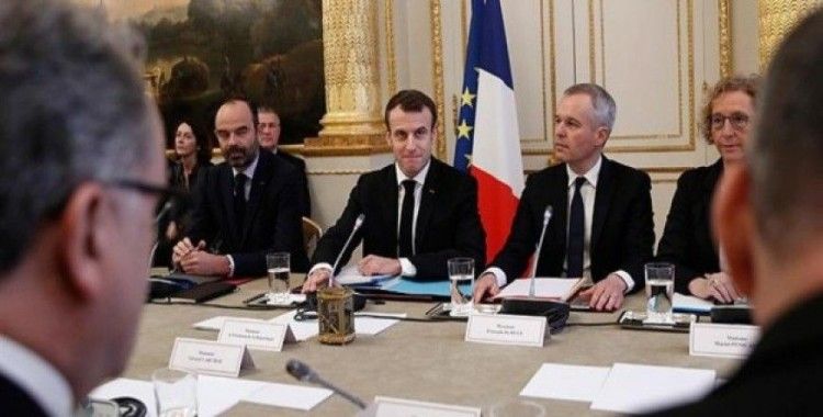 Macron sendika temsilcileriyle görüştü