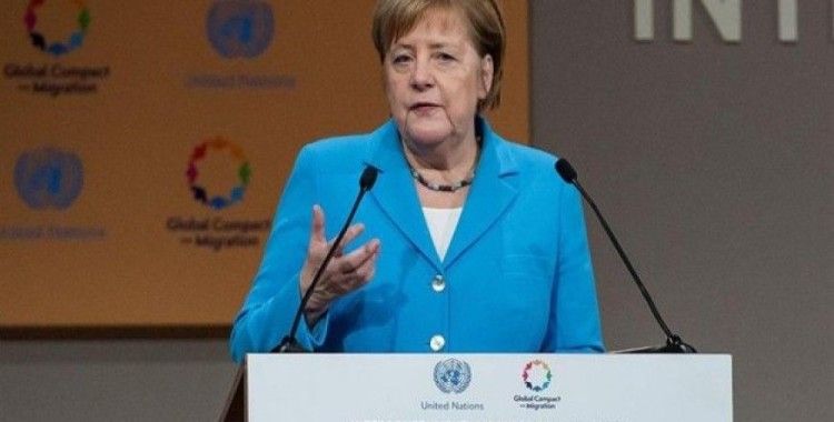 ​Merkel'den 'göç sorunu için toplu çalışma' çağrısı