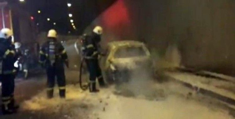 ​TEM otoyolunda seyir halindeki otomobil alev alev yandı