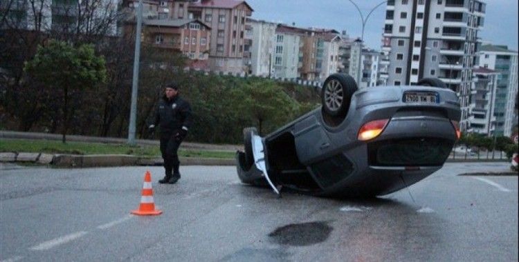 Samsun'da otomobil takla attı, 2 yaralı