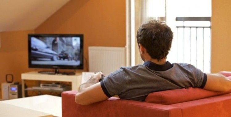 Türkiye günde ortalama 3 saat 34 dakika televizyon izliyor