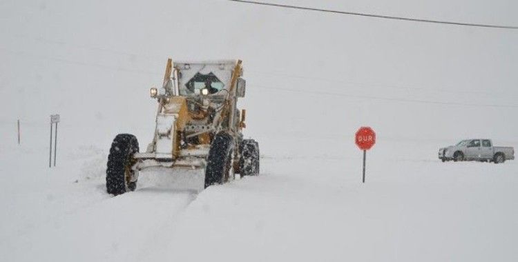 Doğu Anadolu'da 166 köy ve mahalle yoluna kar engeli