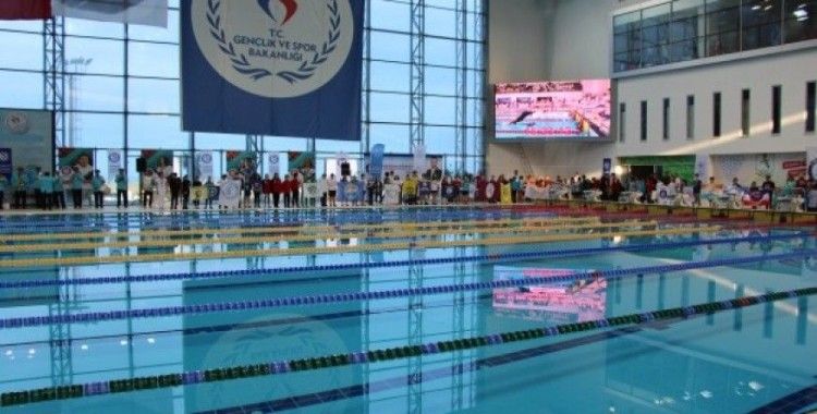 Yüzme Türkiye finalleri Trabzon'da başladı