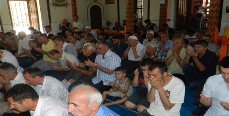 Kosova camilerinde ordu için hutbe