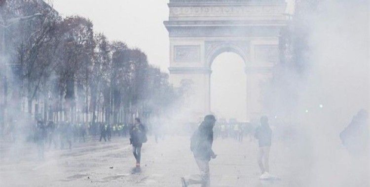 Fransa'daki gösterilerde 242 gözaltı