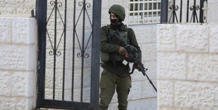 İsrail güçleri görme engelli Filistinliyi gözaltına aldı