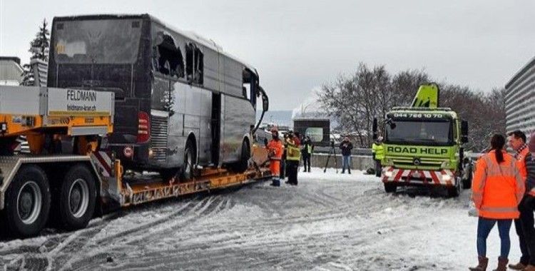 ​İsviçre'de turistleri taşıyan otobüs kaza yaptı, 1 ölü, 44 yaralı
