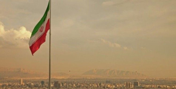 Tahran'da hava kirliliği nedeniyle dışarı çıkmama uyarısı