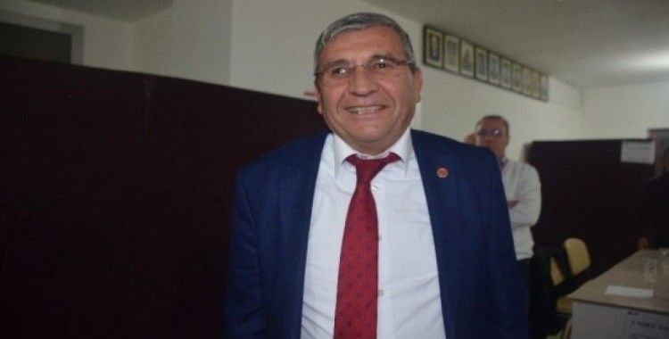 CHP'nin İl Genel Meclisi üyesi Hikmet Turan ön yoklamada ilk 5'e giremedi