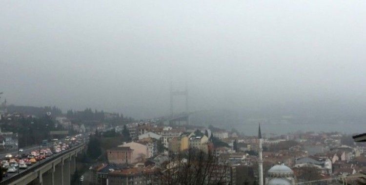 İstanbul Boğazı'nda sis etkili oluyor
