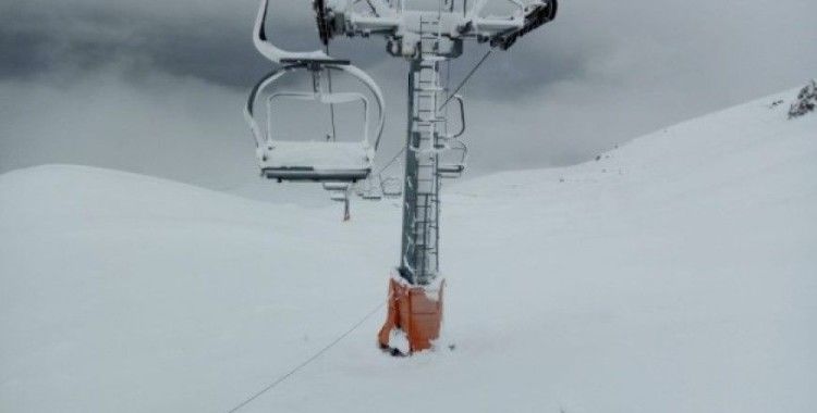 Davraz kayak merkezinde kar kalınlığı 25 santimetreye ulaştı
