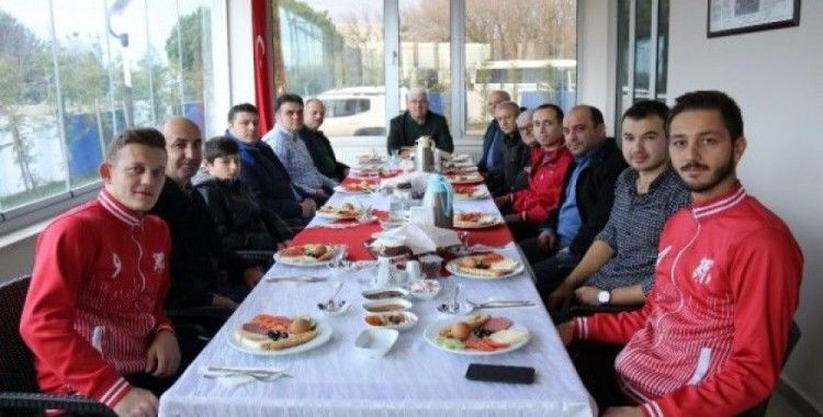 Başkan Yüksel Ahimehmet Gençlikspor ile kahvaltıda buluştu
