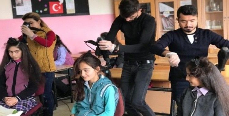 Köy okullarındaki öğrencilerin saçları ücretsiz kesiliyor