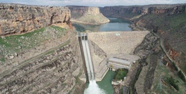 Dicle Barajı'na yeni kapak yerleştiriliyor