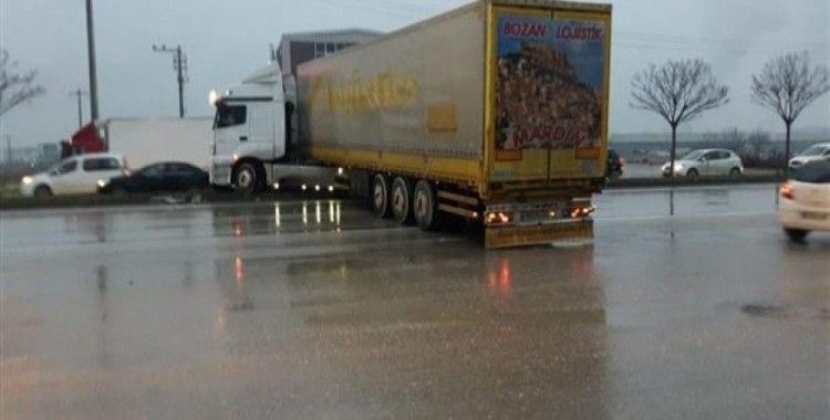 ​Bursa'da yağmurla gelen kazalar, 8 yaralı