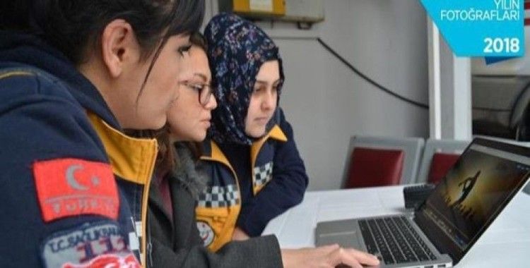 Düzce'de sağlıkçılar AA'nın 'Yılın Fotoğrafları' oylamasına katıldı
