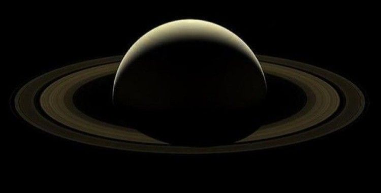 ​Satürn'ün halkaları hızla yok oluyor