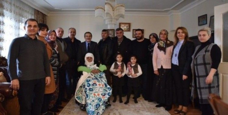Başkan Ataç, 107 yaşındaki Hazal Nine ve ailesini ziyaret etti
