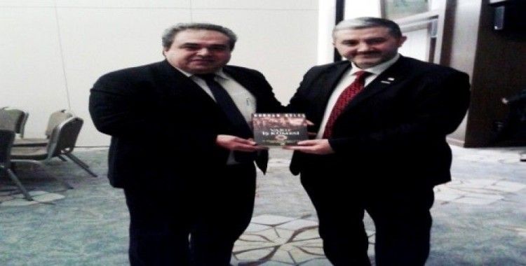 Keleş kitabını MÜSİAD Genel Başkanına sundu