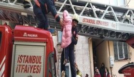  Esenyurt'ta çıkan yangında can pazarı yaşandı