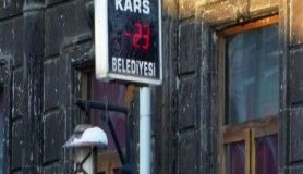 Kars'ta termometreler eksi 28’i gördü, nefesler bile dondu