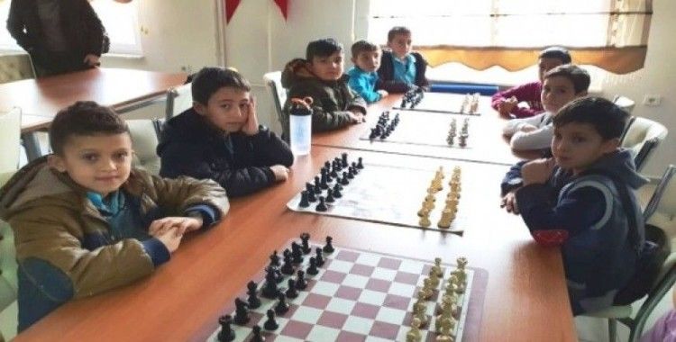 Hisarcık Atatürk İlkokulu satranç takımı bölge ikincisi