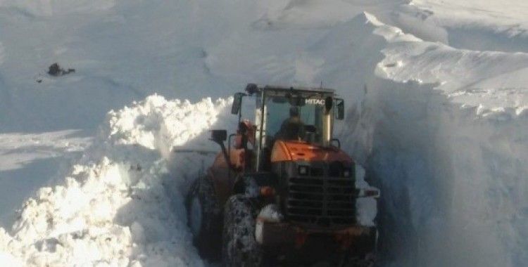 Sason’da kardan kapanan 49 köy yolunun 20’si ulaşıma açıldı