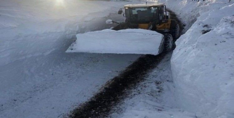 Ordu’da 3 metrelik kar engeli aşılıyor
