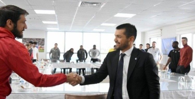 B.B. Erzurumspor Kulübü Başkanı Hüseyin Üneş: ‘Bayrağı zirveye birlikte taşıyacağız’