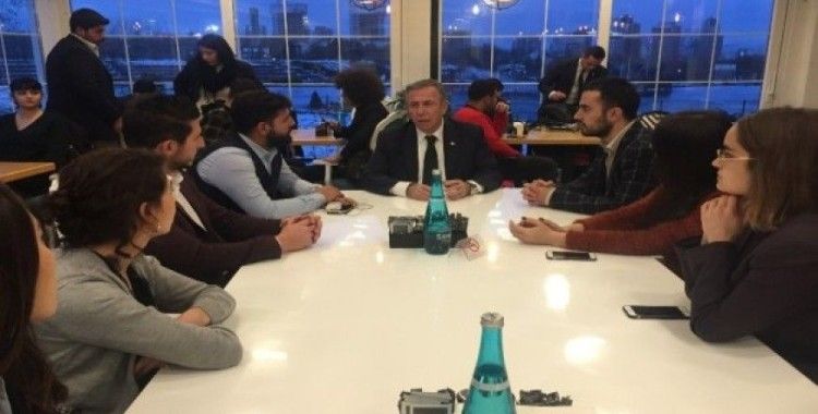 Mansur Yavaş, CHP ve İYİ Parti’nin Ankara Gençlik Kolları üyeleriyle buluştu