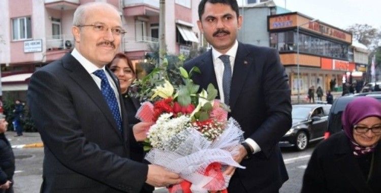 Bakan Kurum Balıkesir Büyükşehir Belediyesini ziyaret etti