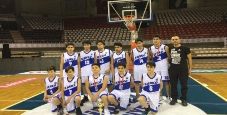 SANKO Okulları Yıldız Erkek Basketbol Takımı il ikincisi oldu