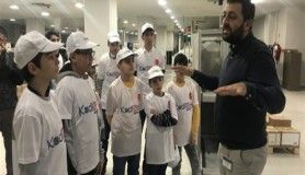 Kodlama öğrenen Ağrılı çocuklar TV üretim fabrikasını gezdi 