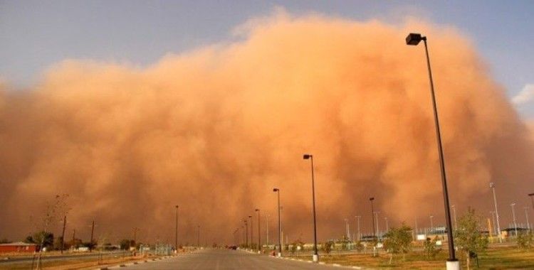 Suudi Arabistan’da kum fırtınası hayatı felç etti