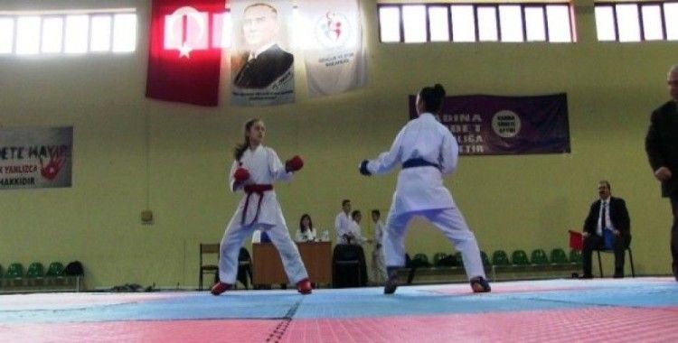 Minik Karateciler derece almak için mücadele etti