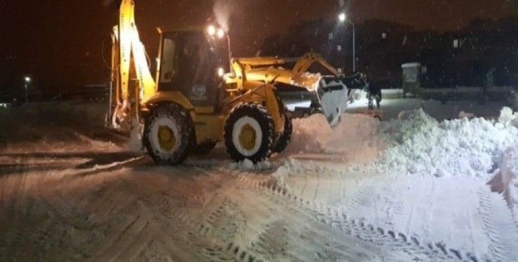 Develi Belediyesi karla mücadele ekipleri 24 saat çalışıyor