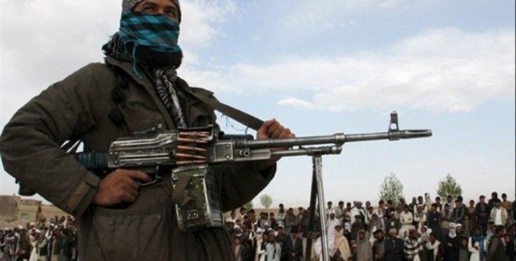 Taliban askeri üsse saldırdı: 100'den fazla ölü var