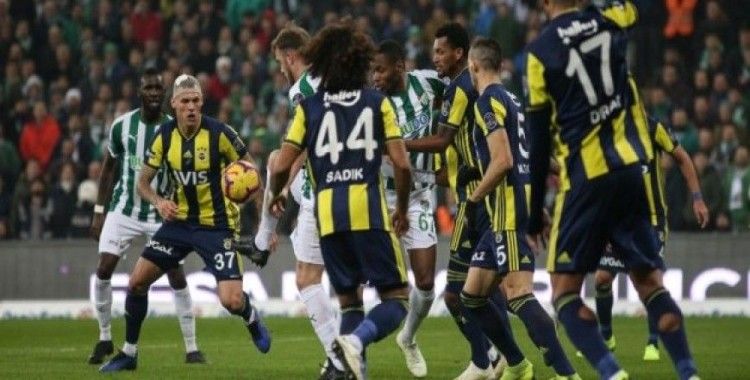 Fenerbahçe ikinci yarıya 1 puanla başladı