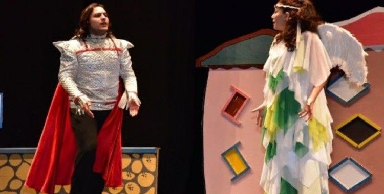 Çocuklar “Trafikteyim” adlı tiyatro oyunu ile hem öğrendi hem eğlendi