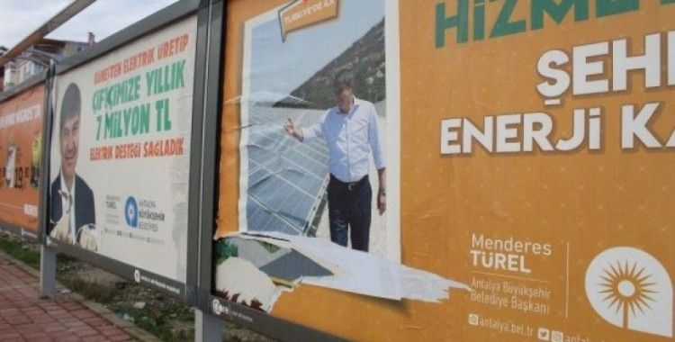 Başkan Türel’in afişlerine çirkin saldırı